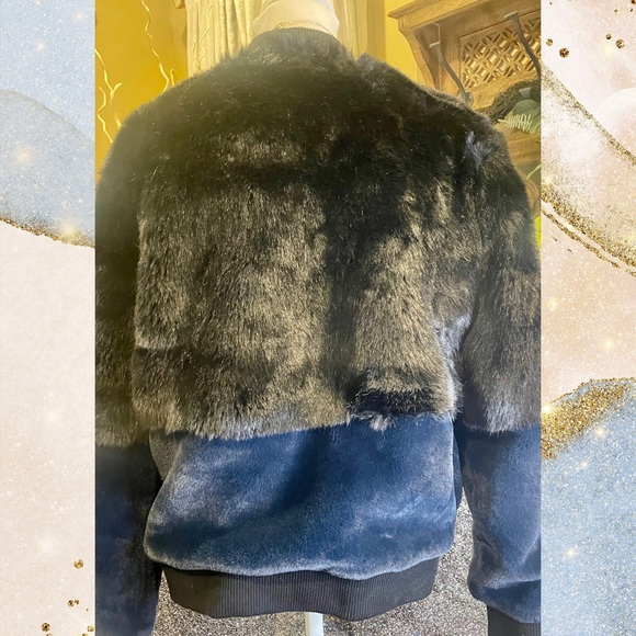 New John & Jenn Medium M Black Blue Faux Fur Bomber Jacket Womens Trendy Boxy - Picture 2 of 10